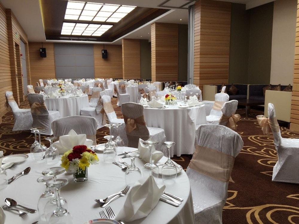 Ramee Rose Hotel Манама Екстер'єр фото